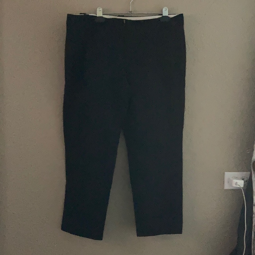 Black size 8 Capri slacks